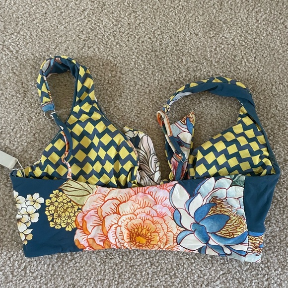 Two Maaji reversible Bikini Tops - Picture 4 of 6